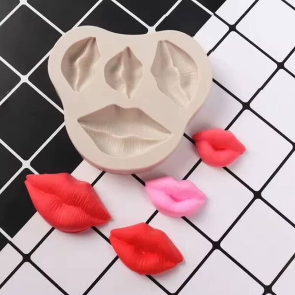 Lip mold