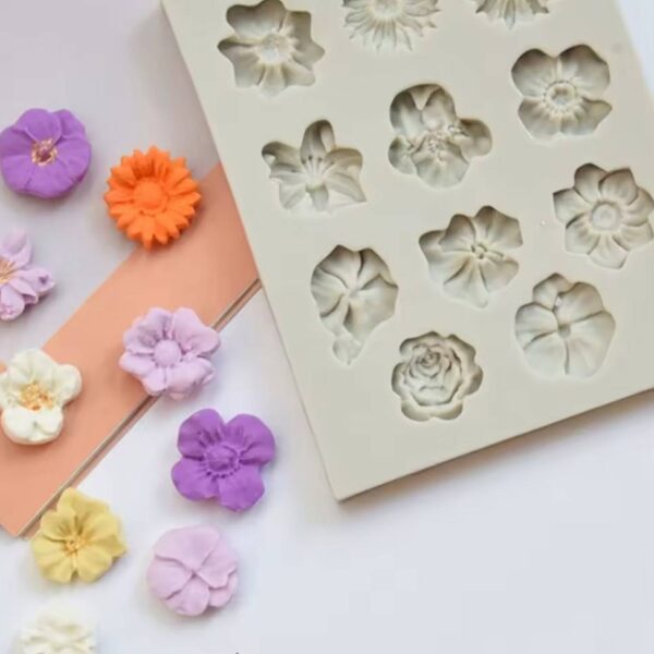 Template of 11 decorative flowers