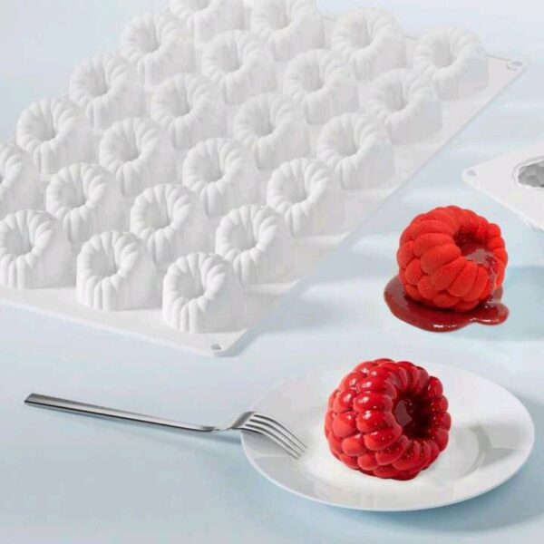 Large berry cake 24 pieces